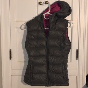 PEACE LOVE CHILL Packable Down Vest XS